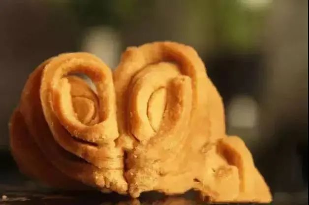 大良“（虫崩）䖢 ”。