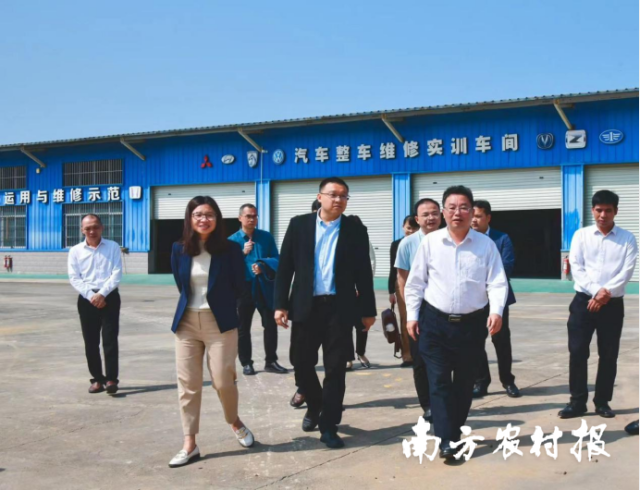 調(diào)研組到忻城縣職業(yè)技術(shù)學(xué)校了解結(jié)對幫扶工作開展情況