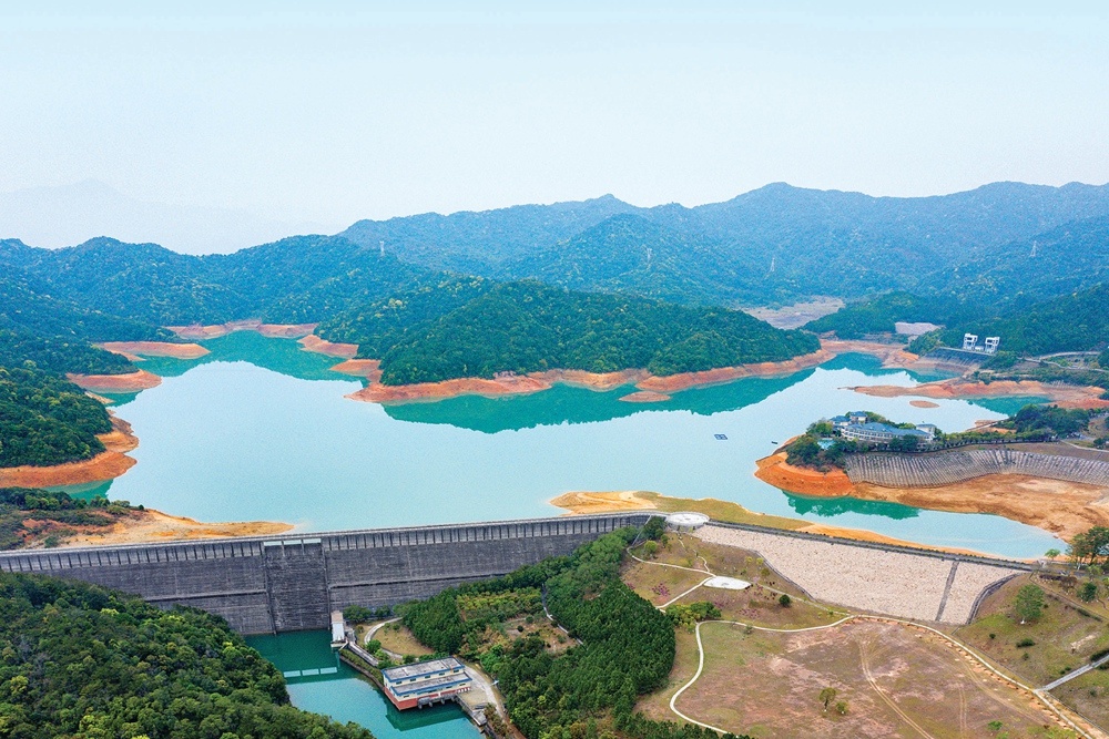 惠州抽水蓄能电站坝长156米,最大坝高56米。 惠州日报记者汤渝杭 摄 惠州抽水蓄能电站坝长156米,最大坝高56米。 惠州日报记者汤渝杭 摄