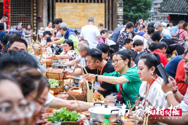 体验百家宴成了旅游重要打卡内容