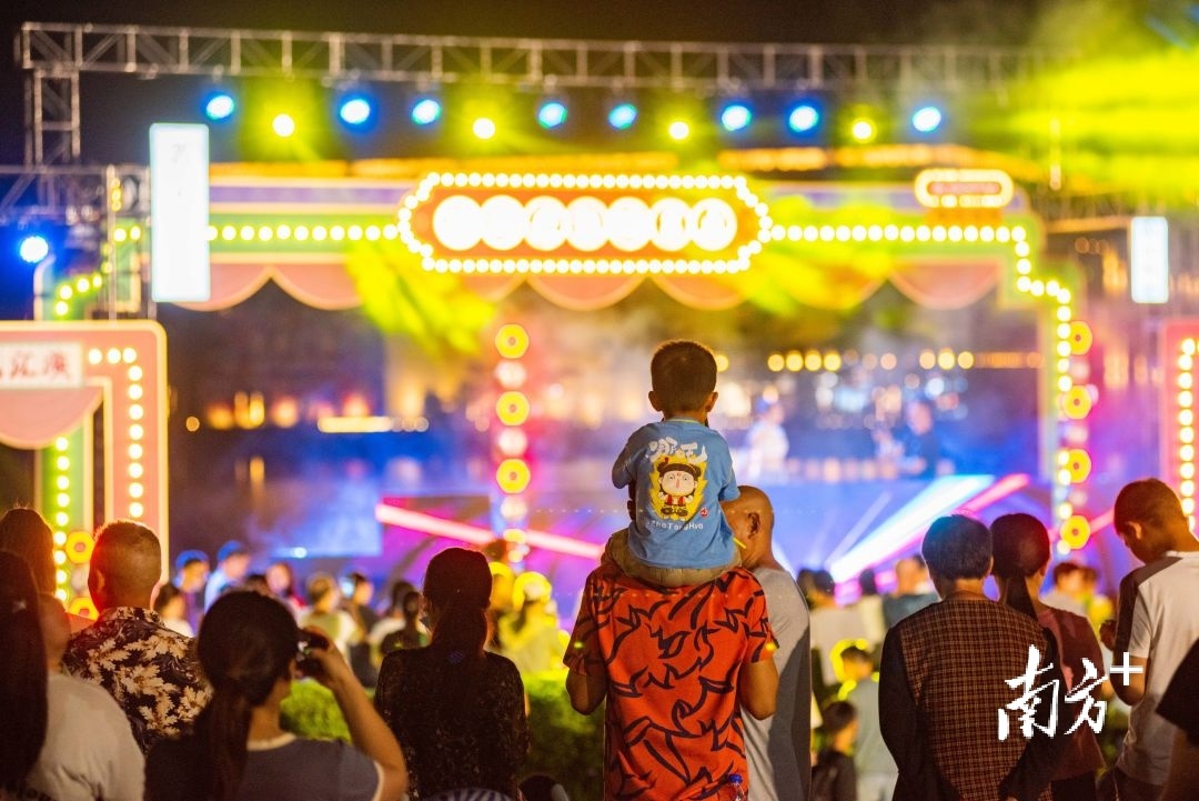 南海“潮玩”啤酒音乐节点燃佛山。 南海“潮玩”啤酒音乐节点燃佛山。