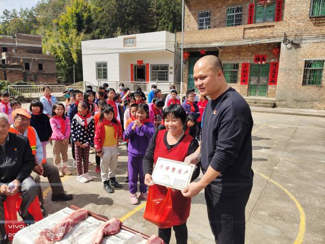 2022年3月1日，南村村第一次发“猪肉奖”。