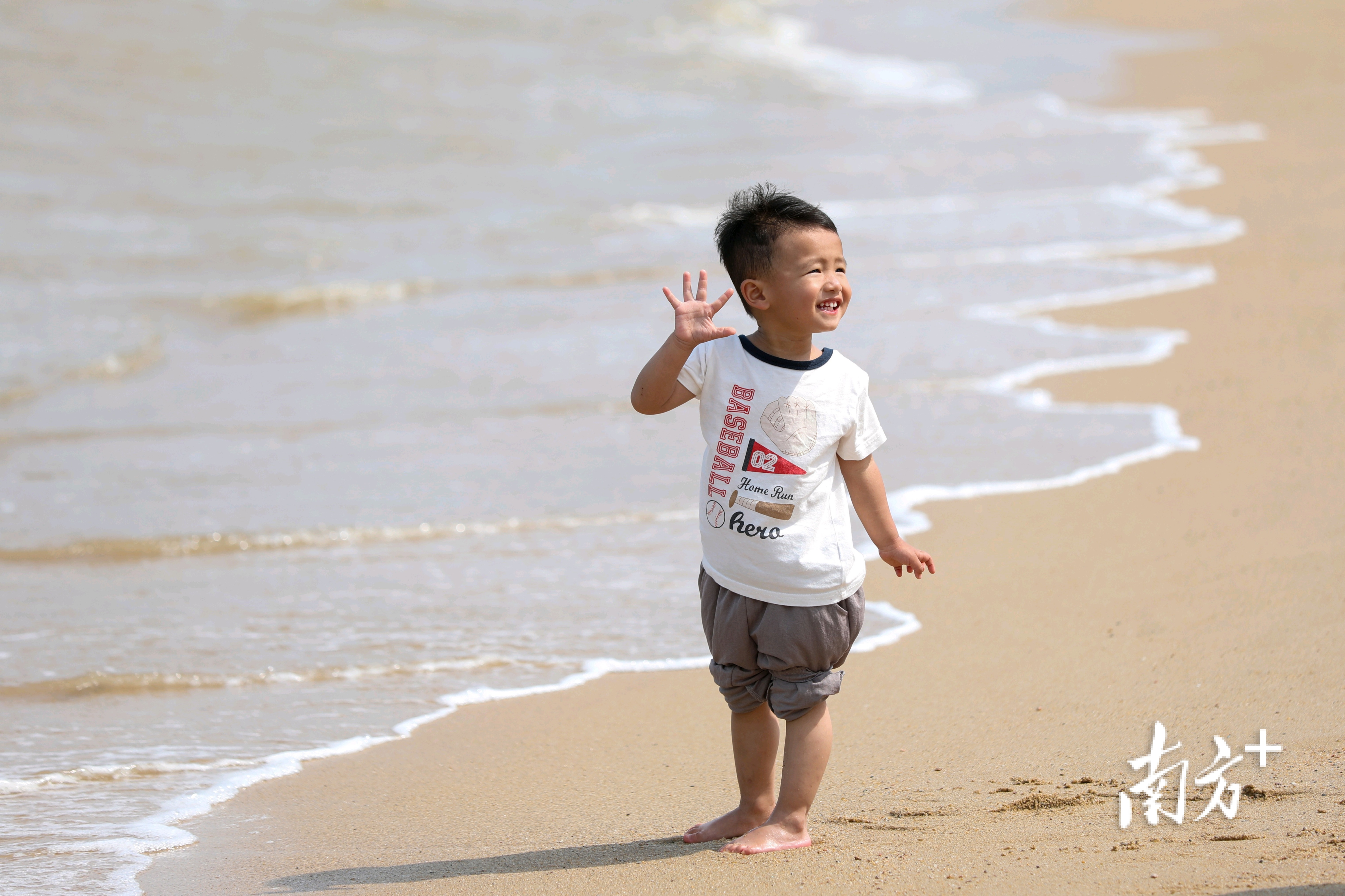 阳光、沙滩是珠海夏天特有的味道。 阳光、沙滩是珠海夏天特有的味道。