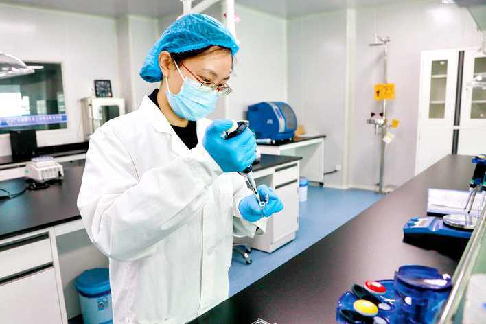 刘青,惠东县公安局刑事侦查大队警务技术三级主管,主要从事刑事案件DNA检验鉴定工作。 刘青,惠东县公安局刑事侦查大队警务技术三级主管,主要从事刑事案件DNA检验鉴定工作。