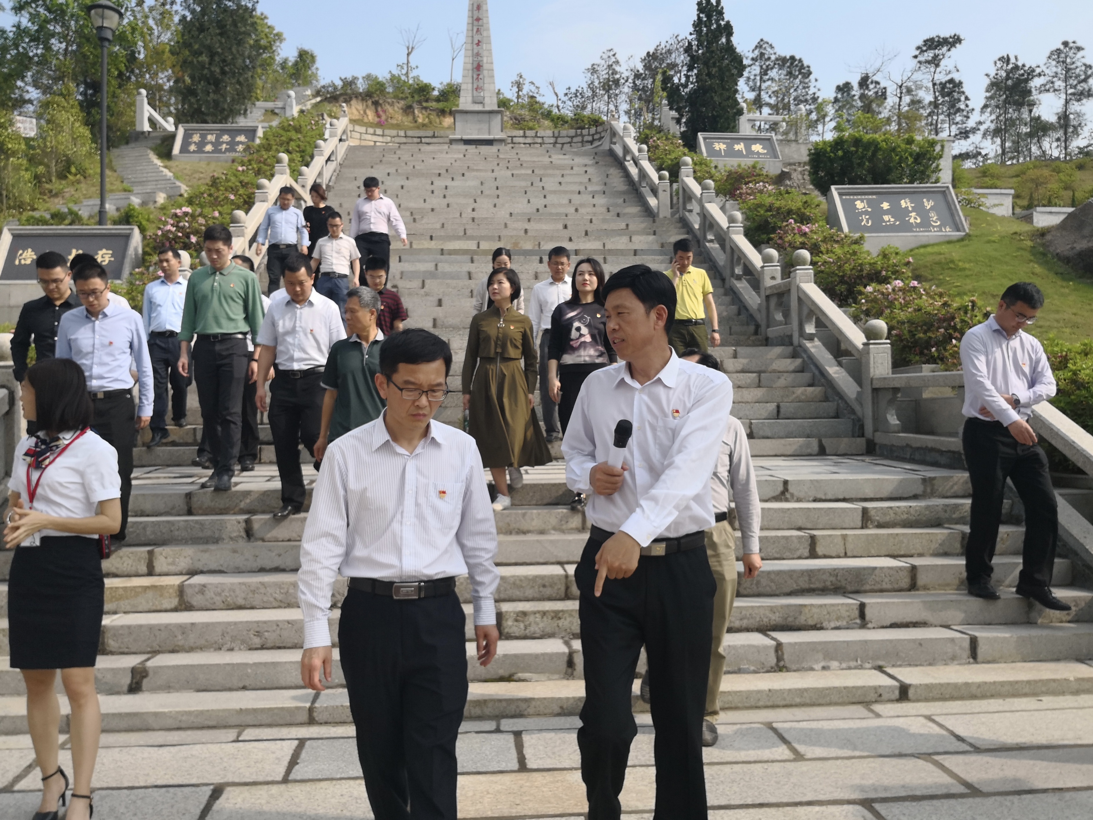 徐云峰（前排右一）。