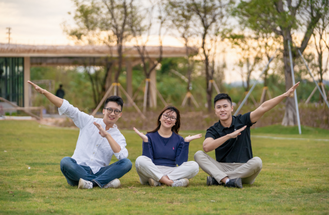 梁立鋒（左）、譚慧敏（中）,、羅偉特