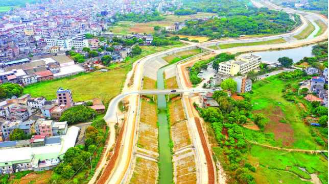 白花河防洪排涝治理工程主体工程基本完工，白花河面貌一新。
