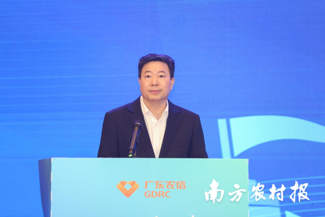 广东省农村信用社联合社党委副书记、主任麦延厚