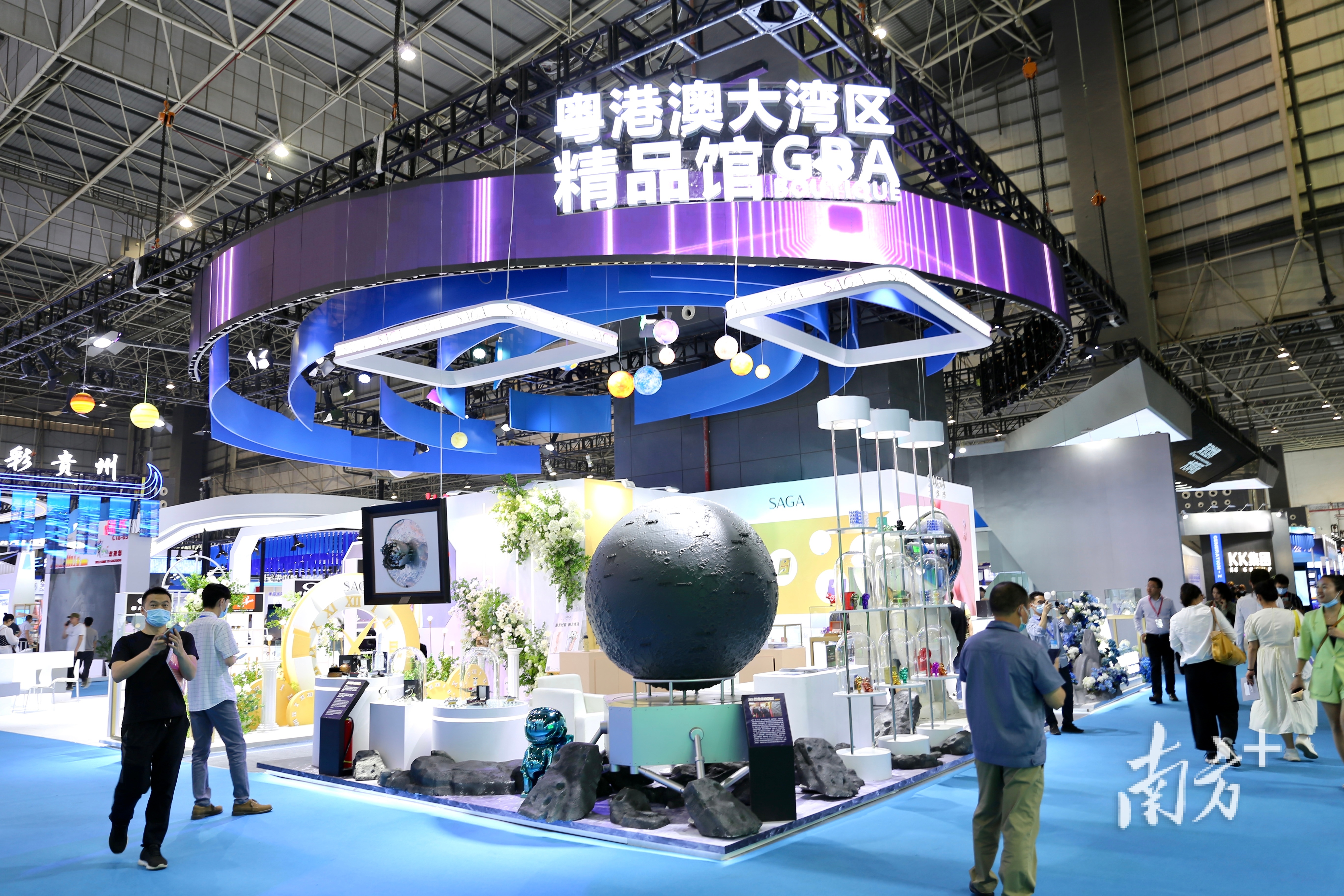 得利钟表携自有品牌SAGA来到粤港澳大湾区精品馆。 李玲 摄 得利钟表携自有品牌SAGA来到粤港澳大湾区精品馆。 李玲 摄