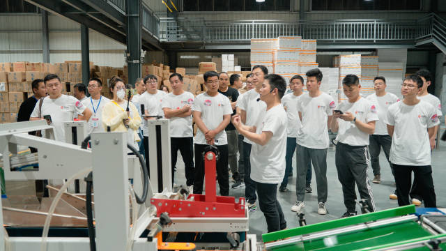 采购商现场了解荔枝保鲜技术