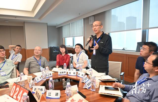 学校党委举办“头雁班”“人才班”。