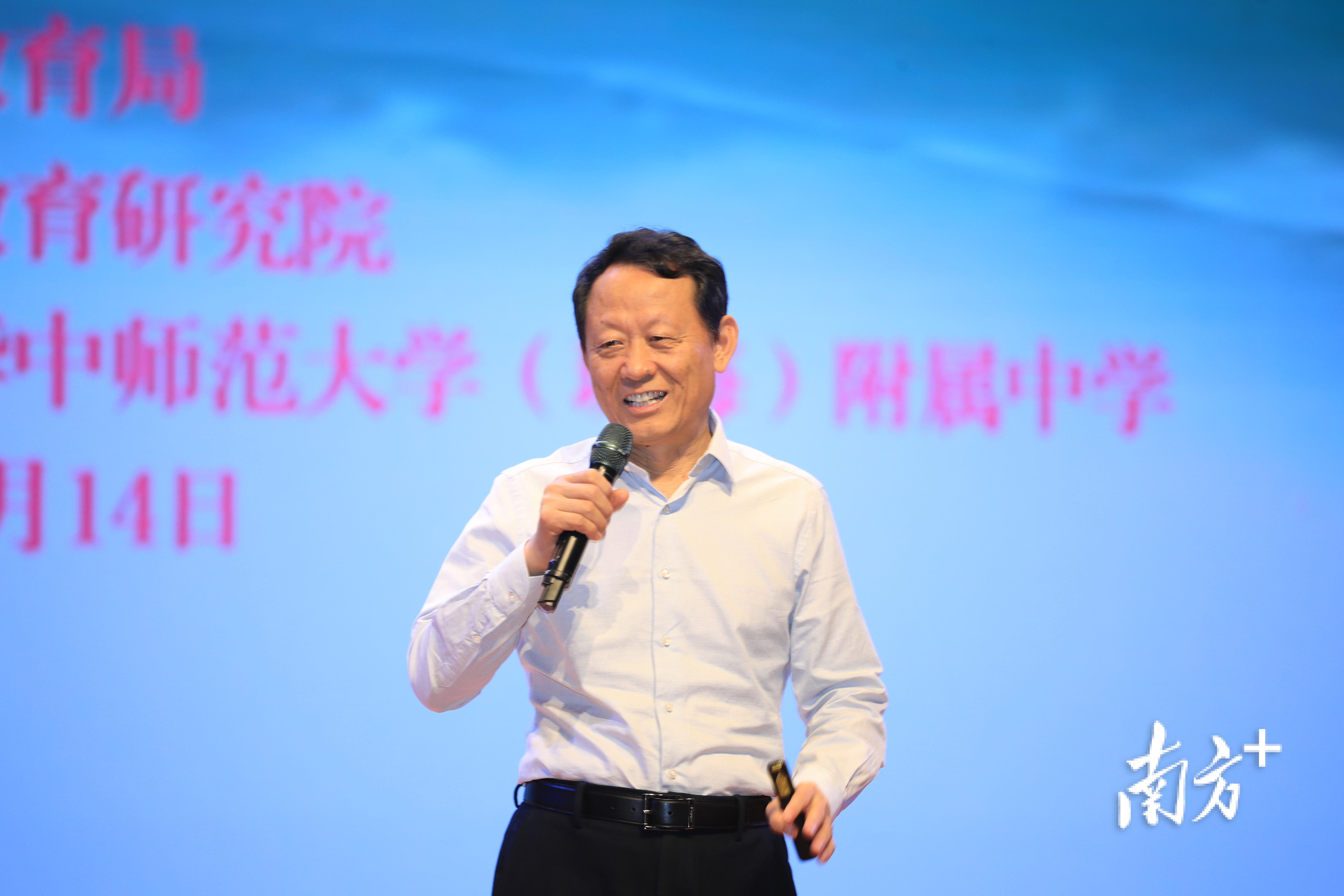 李希贵。