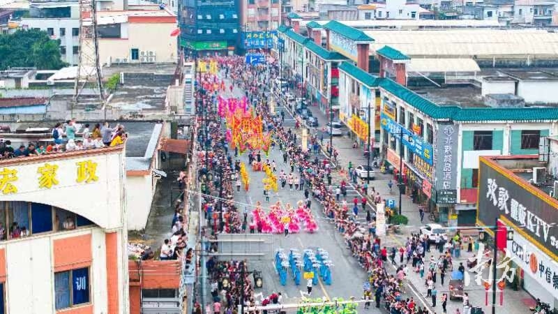 茶园游会大巡游。黄政正 摄