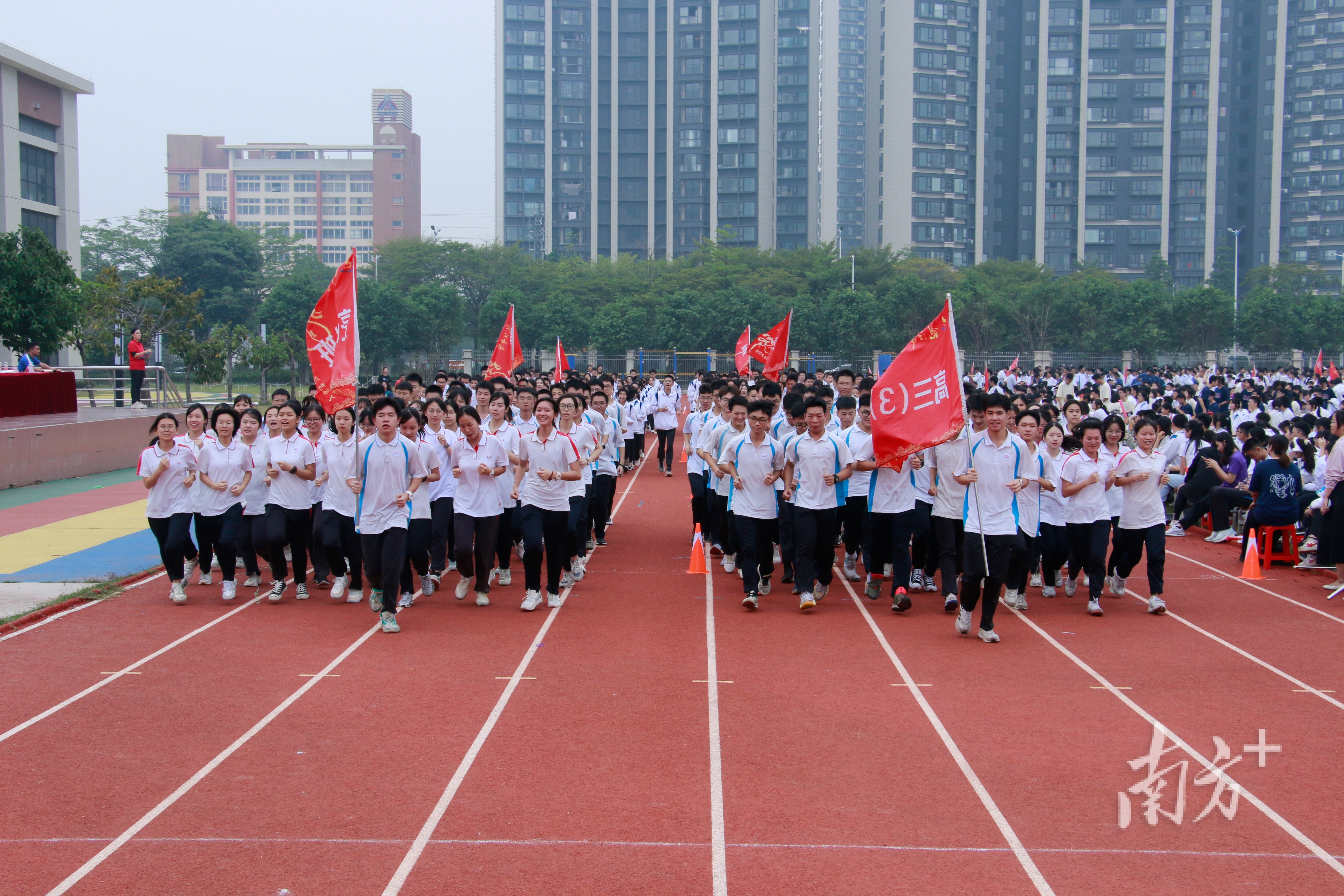 龙江中学坚持五育并举，力争发展成为华南地区影响力较强的语言类特色高中。校方供图