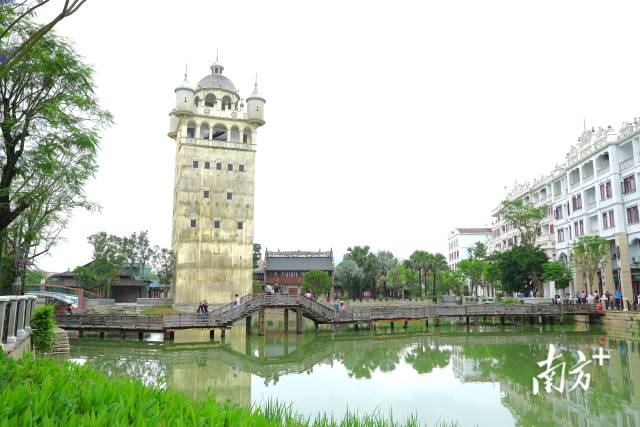 江门赤坎华侨古镇内，众多游客尽情畅游。南方日报记者 杨兴乐 摄