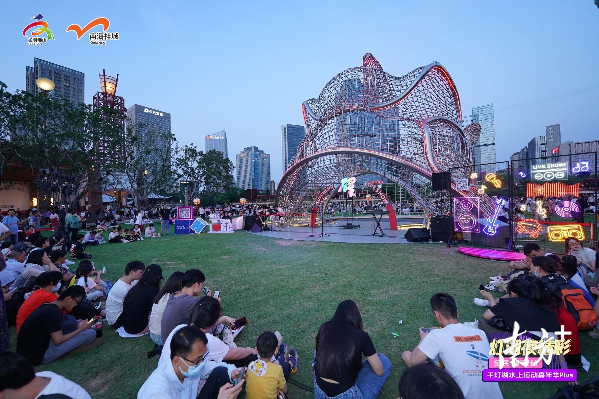 位于灯湖畔的“醒”舞台。桂城宣办供图