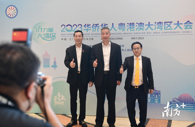 海外华侨华人代表陆续抵达住地报到。肖雄 王俊涛 摄