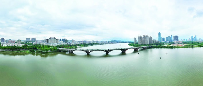 东江大桥最是繁忙。