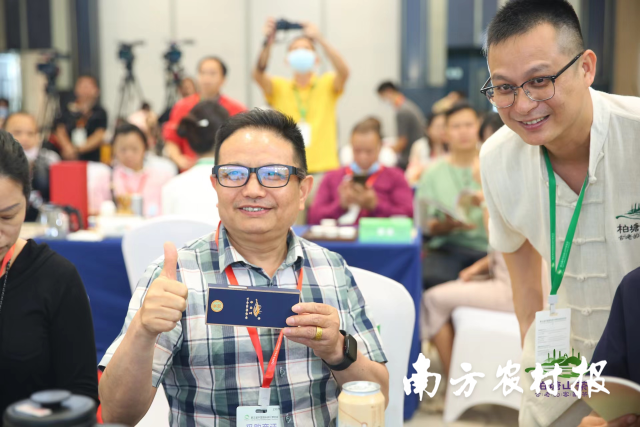 柏塘山茶展区对接火热，屡获点赞。