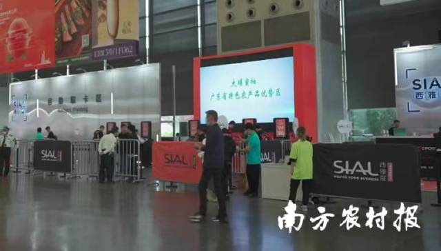 廣東蜜柚亮相西雅展入口大廳大屏,，向世界展現(xiàn)優(yōu)質(zhì)的粵字號農(nóng)產(chǎn)品,。