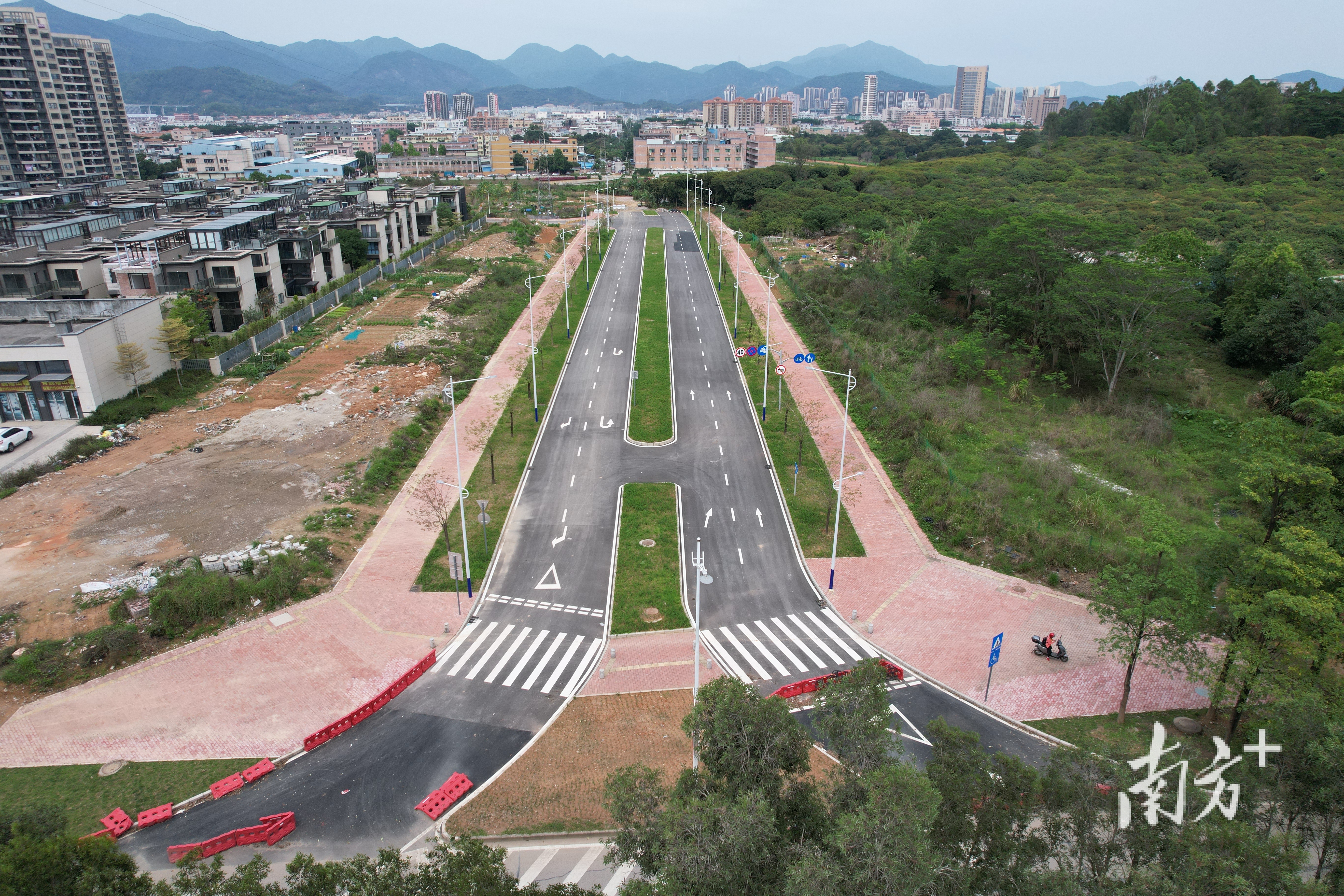 清溪镇的重要民生工程之一——梁头围街新建段道路工程建成通车，标志着清溪镇“外联内畅”立体交通体系建设进一步加快、城市品质进一步提升。