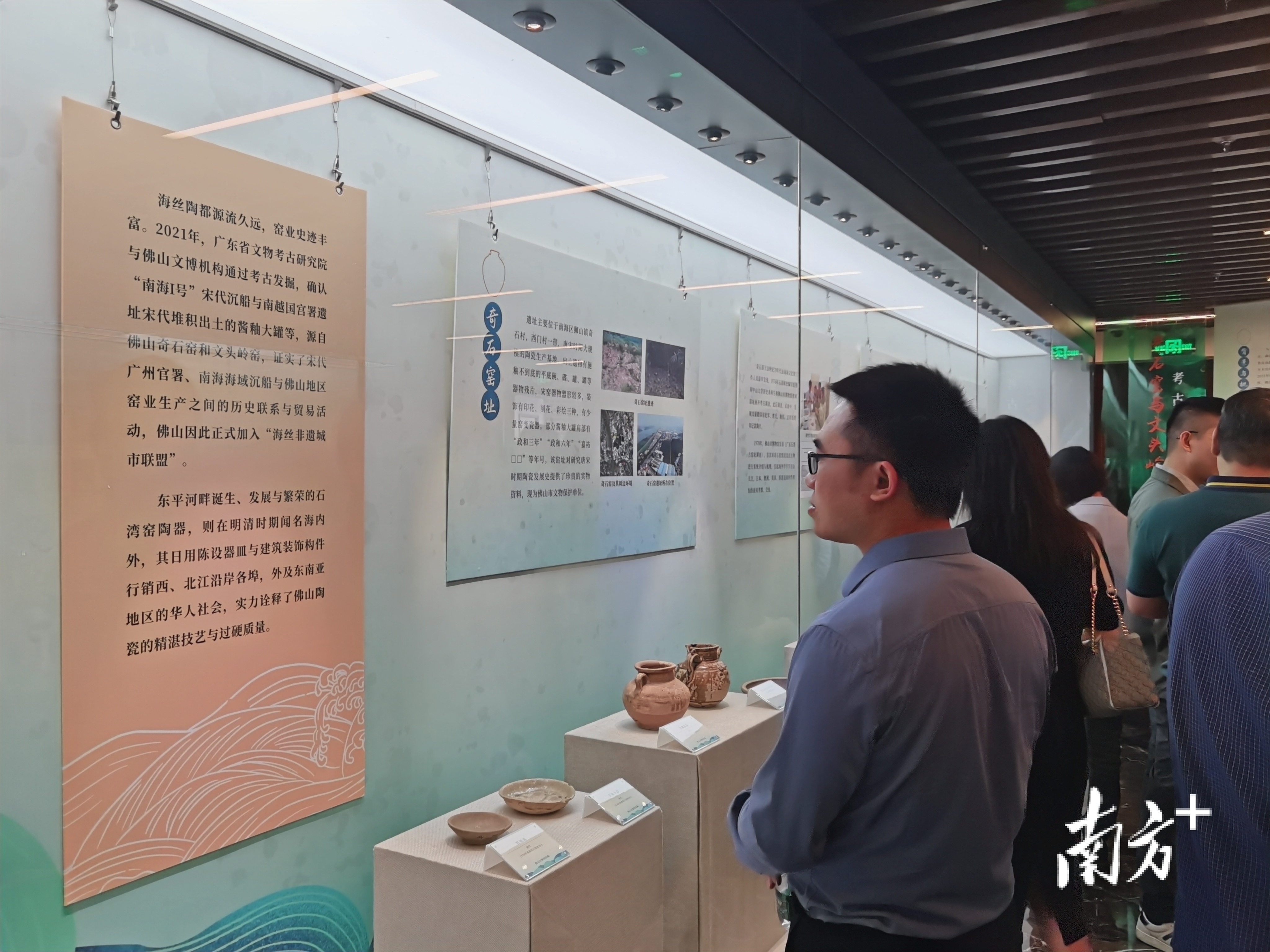 市民参观禅城区博物馆佛山古镇历史风貌展示馆。 南方+ 刘明 拍摄