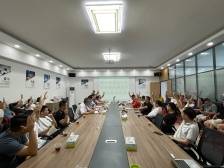 新兴县凉果行业商会举行第五届会员换届选举，邓裕新当选会长