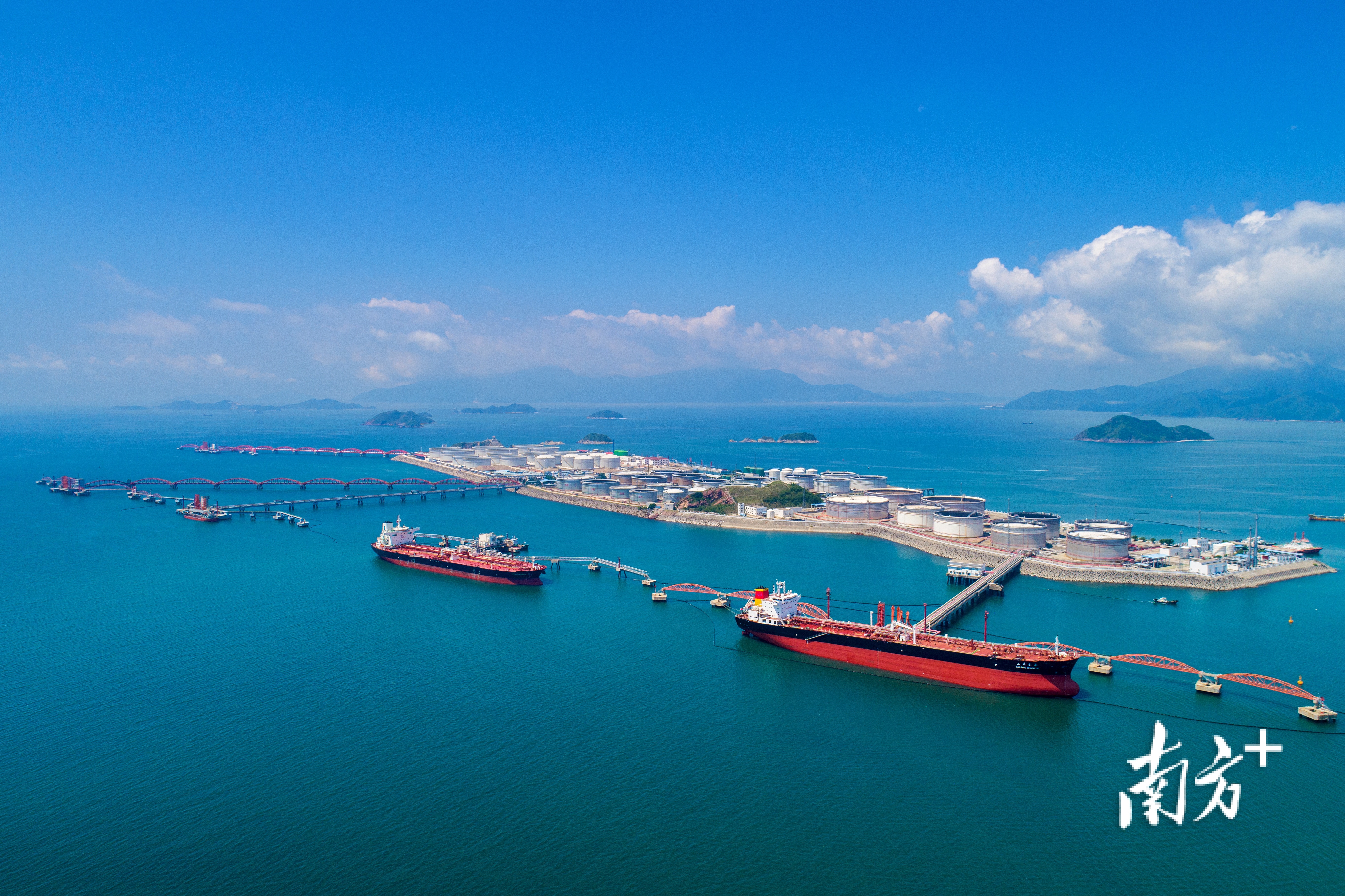 大亚湾开发区不断完善管廊,码头等公用配套设施和服务.受访单位供图