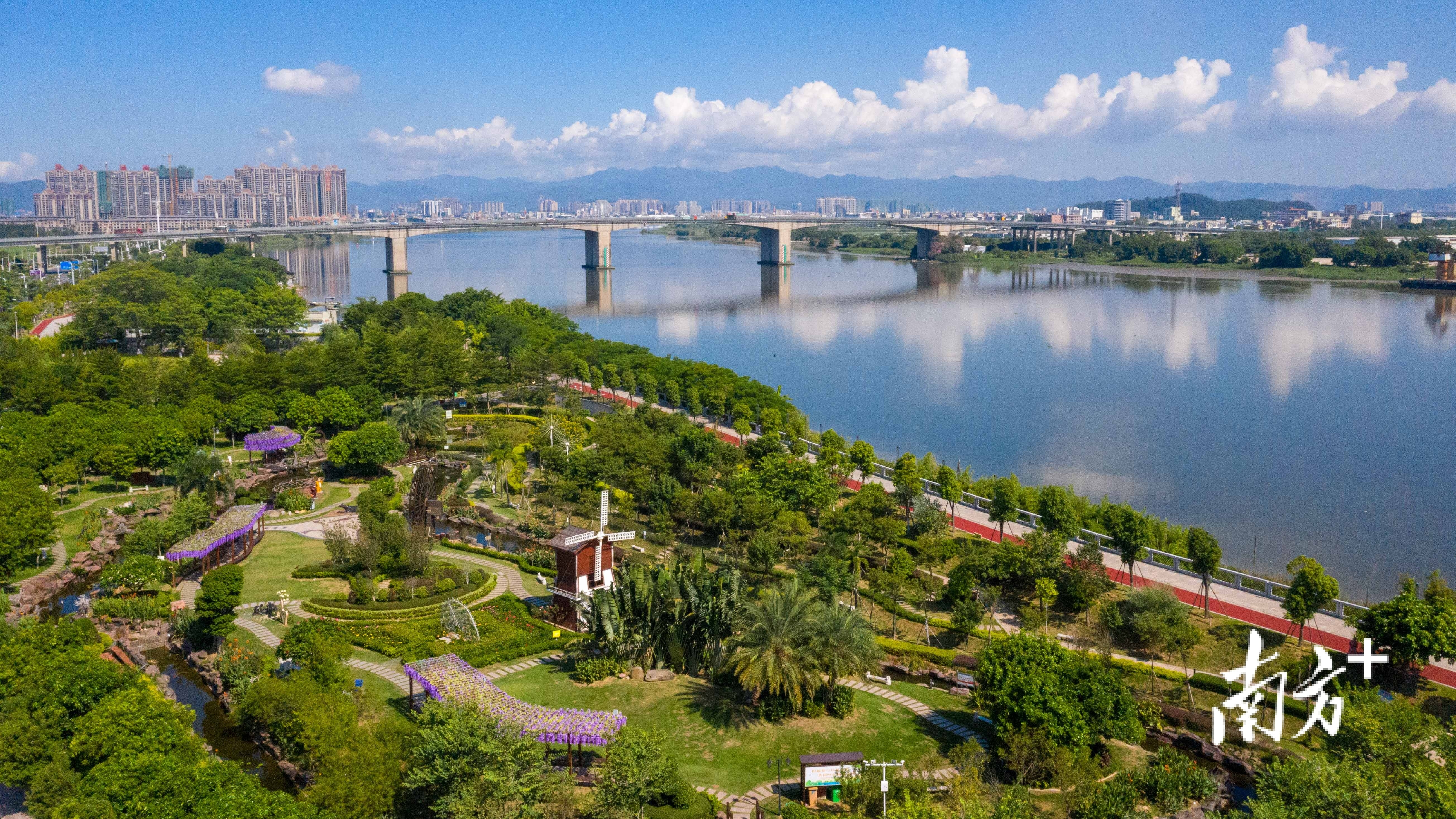位于榕江河畔的塘埔湿地公园,绿意盎然. 黄伟旭 摄
