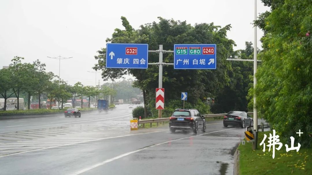 北江新区市民可从广海大道由东往西方向转入基塘立交往白坭方向进入三水二桥,避开车流量密集路段。 北江新区市民可从广海大道由东往西方向转入基塘立交往白坭方向进入三水二桥,避开车流量密集路段。