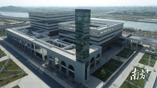 E栋公共教学实验楼。