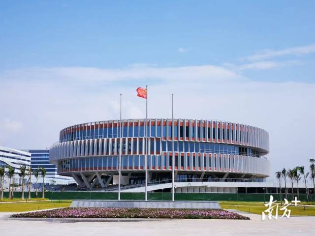 A栋图书馆及学习中心。
