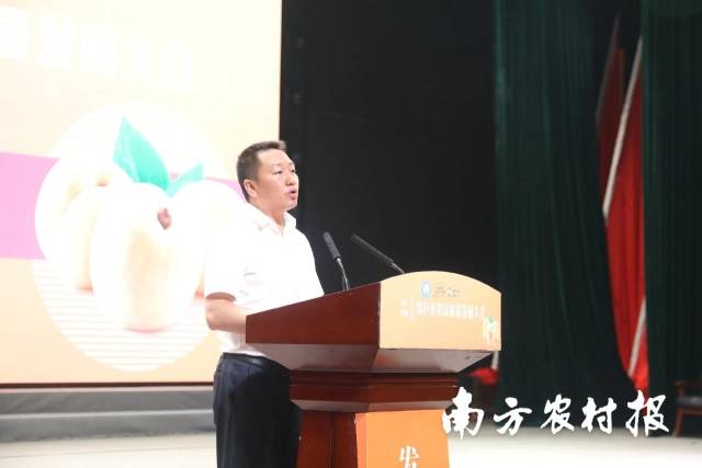 玉屏侗族自治县县委副书记、县人民政府县长田兴国 