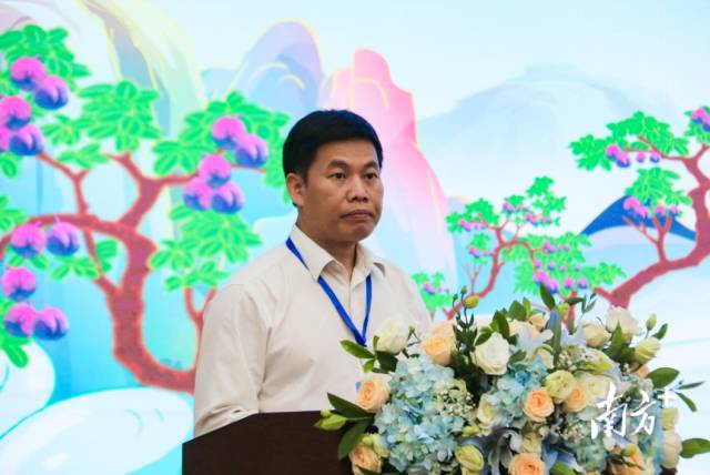  茂名市人民政府副秘书长吴再铭