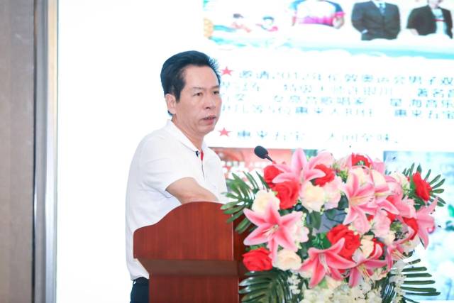 惠来县农业农村局副局长方泽波作“惠来五宝”品牌实践历程报告。