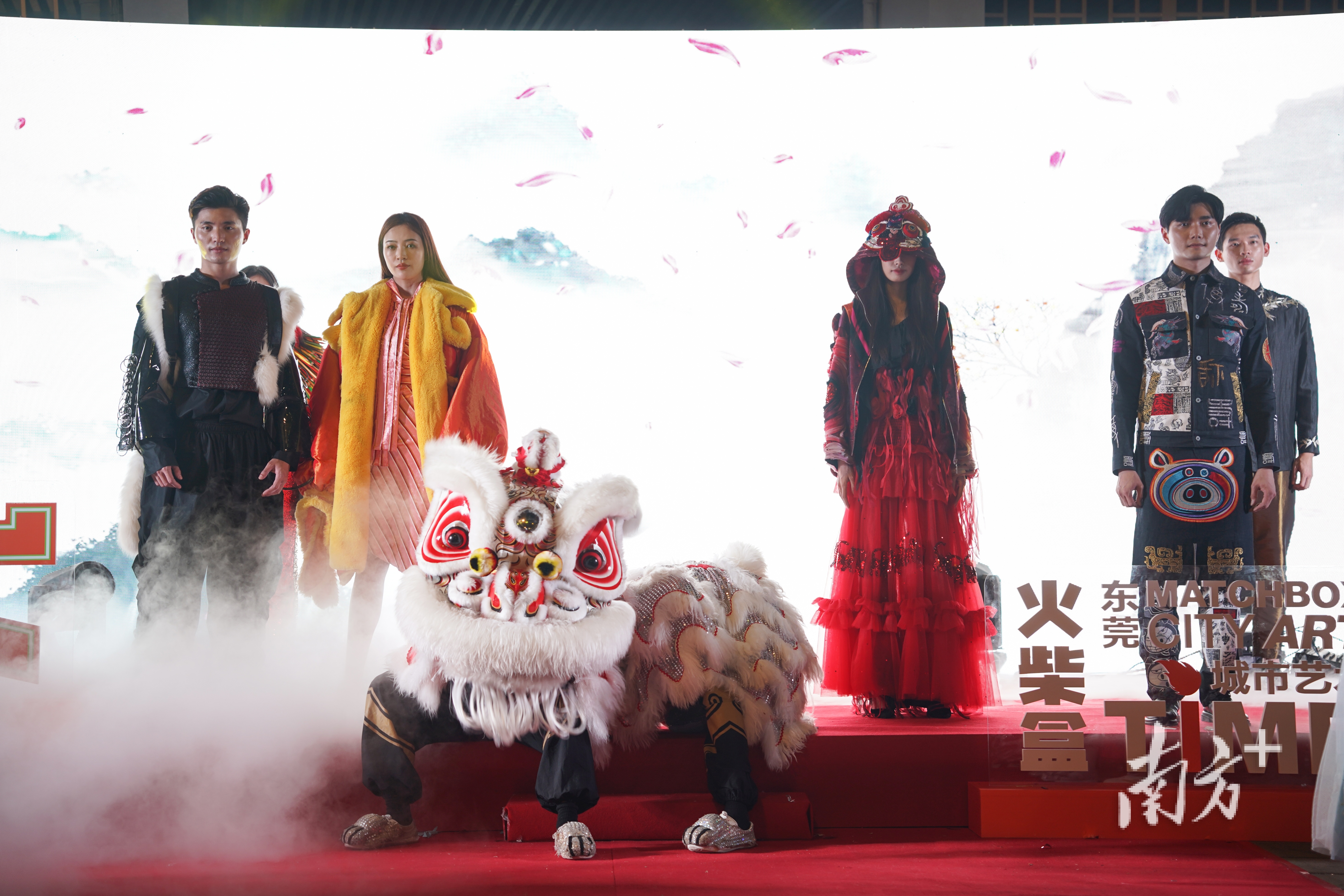 “潮流东莞”火柴盒城市艺术time演出。