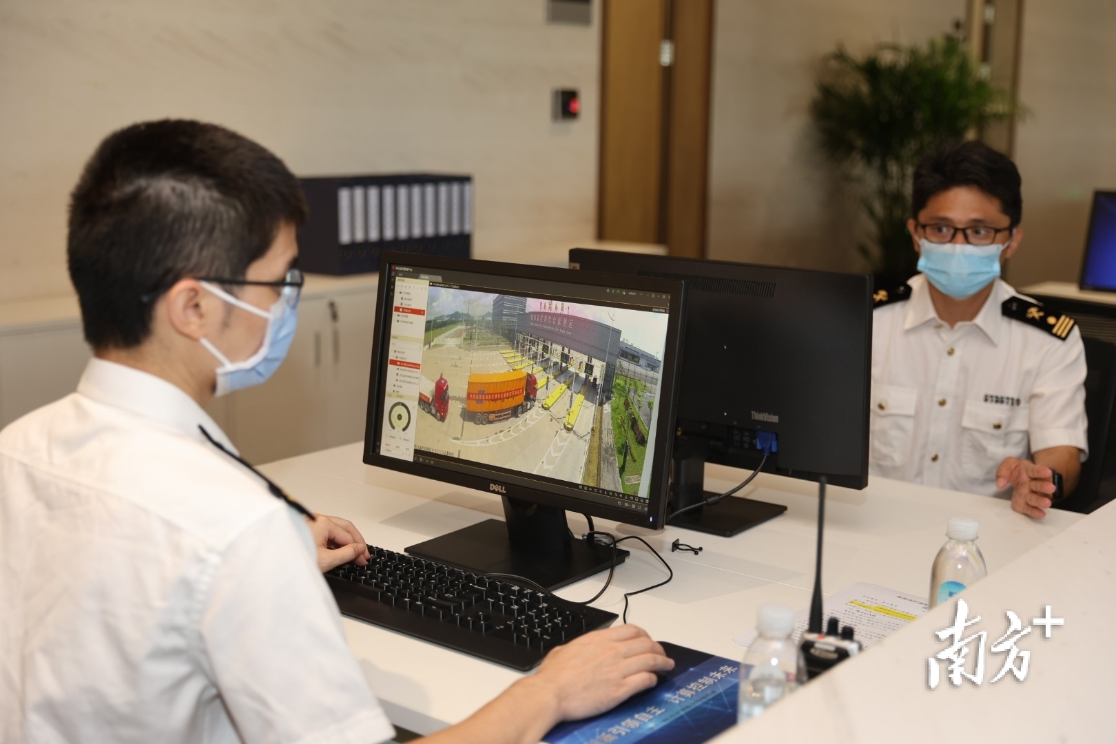 珠海高栏港综合保税区正式运营。  南方⁺ 关铭荣 拍摄