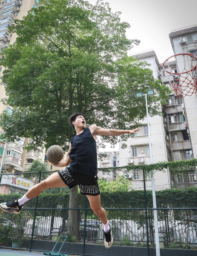 封开杏花鸡buff加成！广东扣篮王祝高考学子“金榜啼鸣”