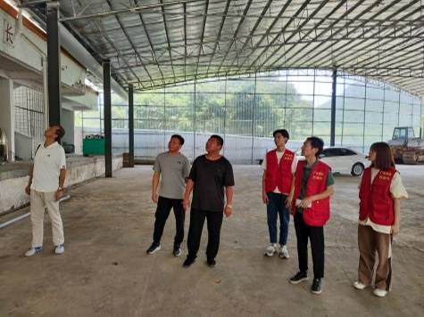 ▲ 在企业青储玉米与饲料加工厂进行实地调研活动情况 ▲ 在企业青储玉米与饲料加工厂进行实地调研活动情况