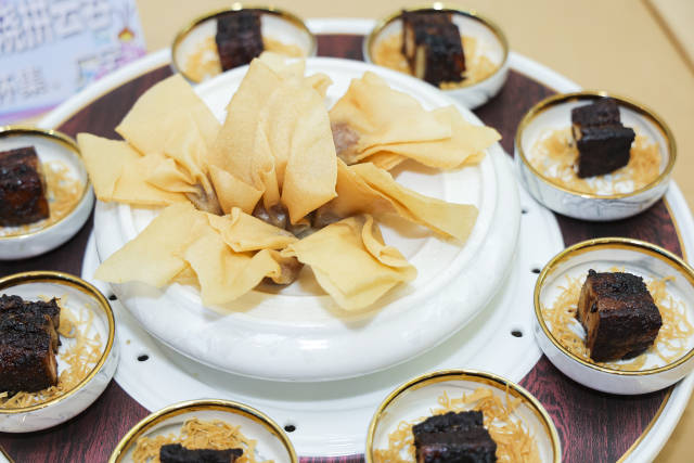 龍騰金絲黑叉燒拼云吞