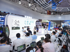 将诗和远方构成日常——韩少功携《人生忽然》做客第十九届文博会