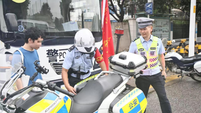 视频｜佛山考生首日走错考场、次日错过公交，民警：难怪有点眼熟