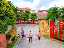 66岁农村阿婆成“网红”，她的背后是一道“银河”