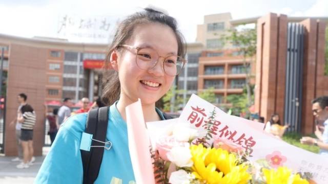 视频｜默默隔空陪考、做美食减压……深圳高考娃，父母的心思你懂吗？