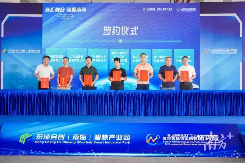 12个项目签约落户。李家俊 摄 12个项目签约落户。李家俊 摄