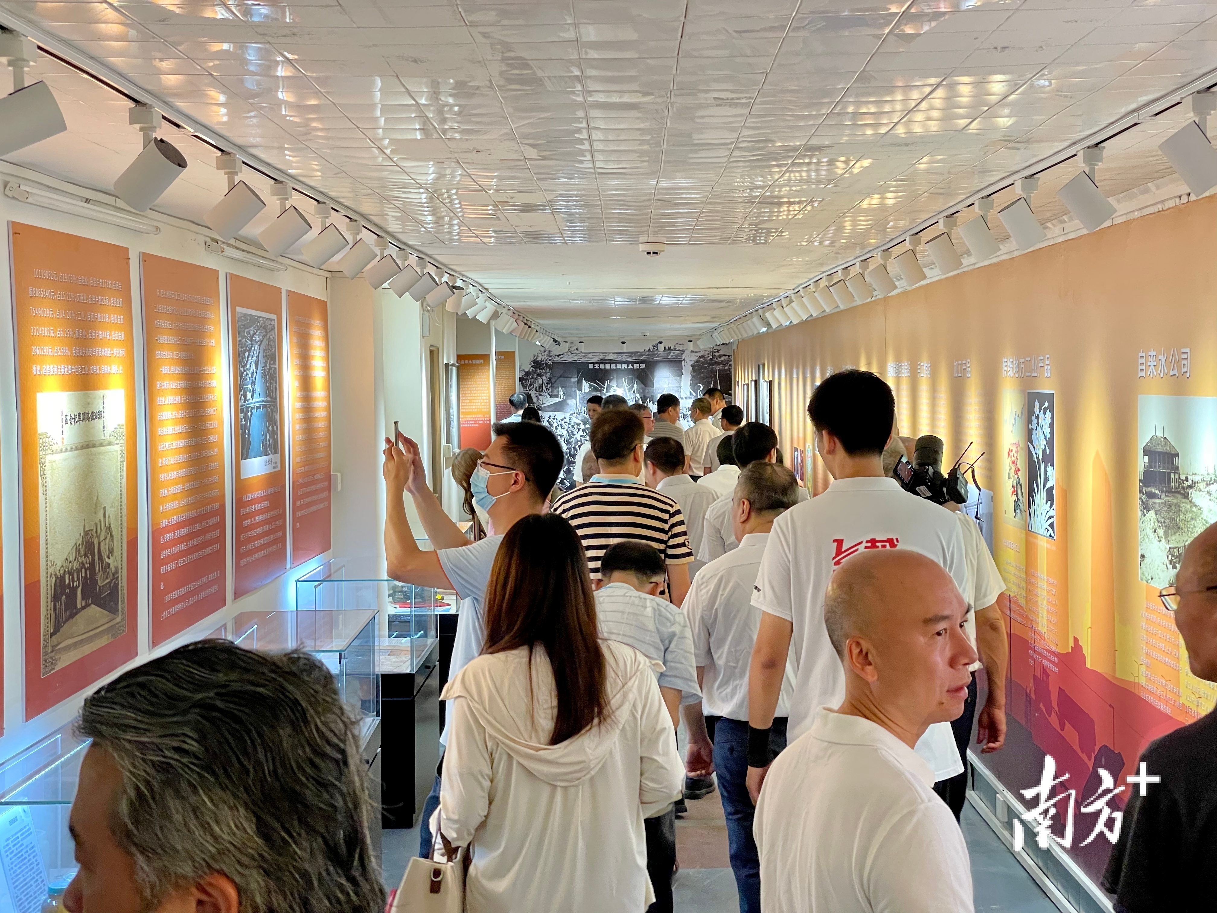 市民群众参观汕头工业博物馆。  受访者供图