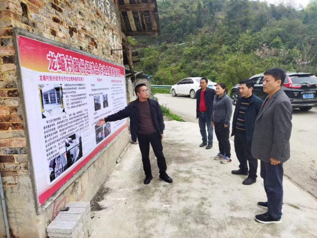 黔南州科学技术局带领孙建新书记一行人考察生猪健康养殖项目推进情况