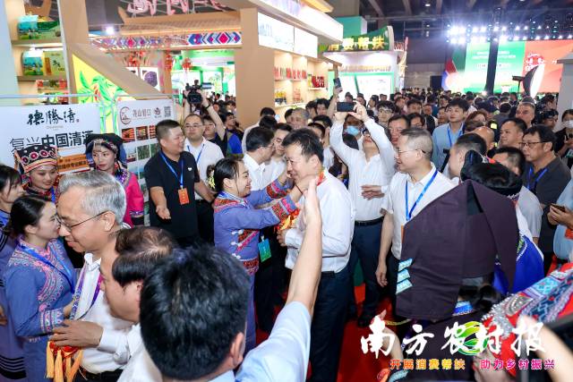 广西农交会现场十分热闹