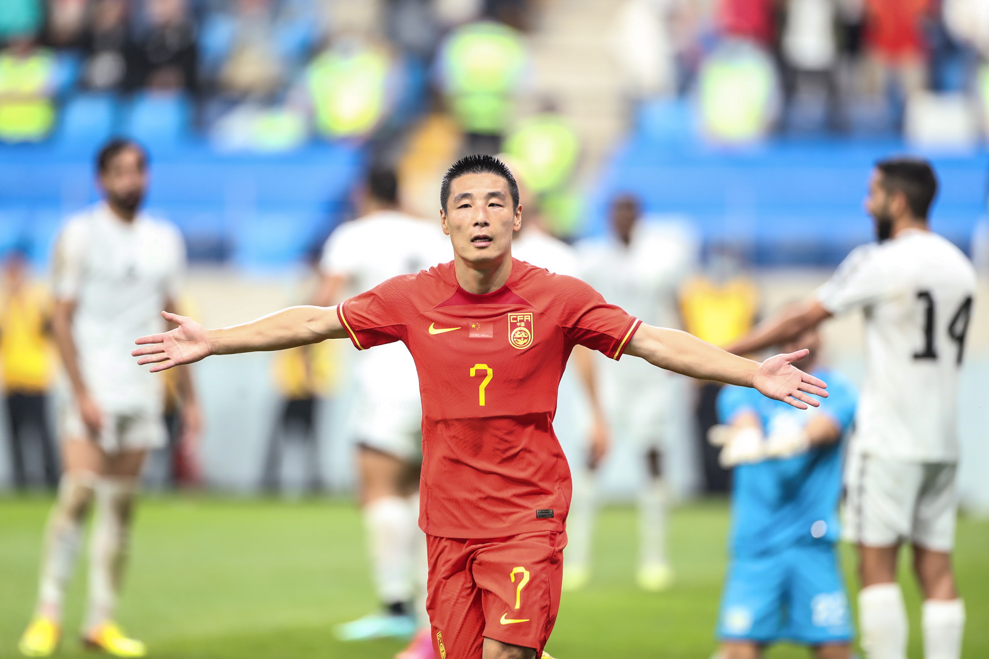 6月20日,中国队球员武磊在比赛中庆祝进球新华社发