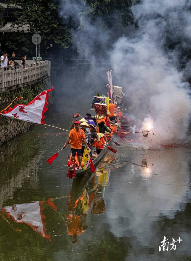 图集|龙舟探亲!广州端午巡游迷人眼